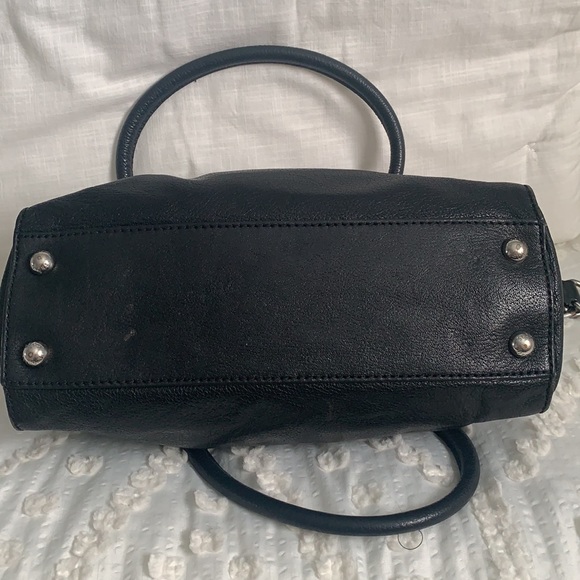 Micheal Kors Hamilton Satchel in Black - Picture 3 of 12